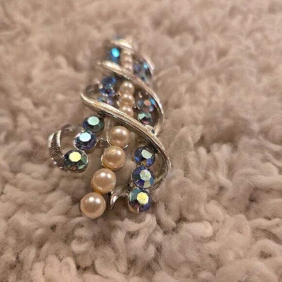 Coro Silver Blue AB Pearl Brooch Pin - Picture 5 of 8